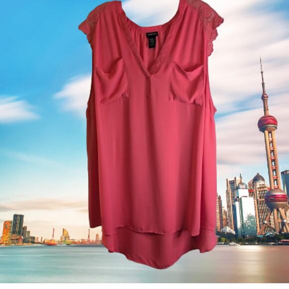 Torrid 3X cap lace sleeve polyester front breast pockets top Bust 50 length 31.5 - Picture 1 of 1